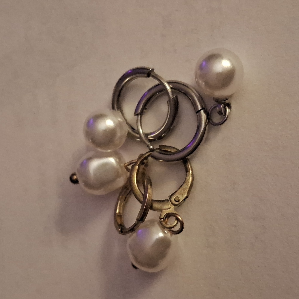 🌟 3/$30. Elegant Pearl Drop Earrings
